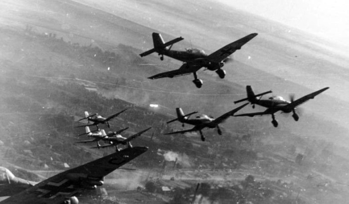 Bundesarchiv_Bild_101I-646-5188-17_Flugzeuge_Junkers_Ju_87-e1433441651667